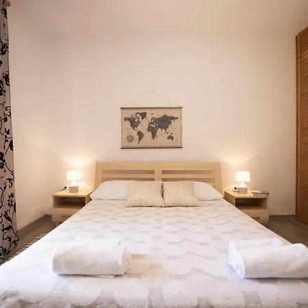 Apartments And A Room Ina 3*
