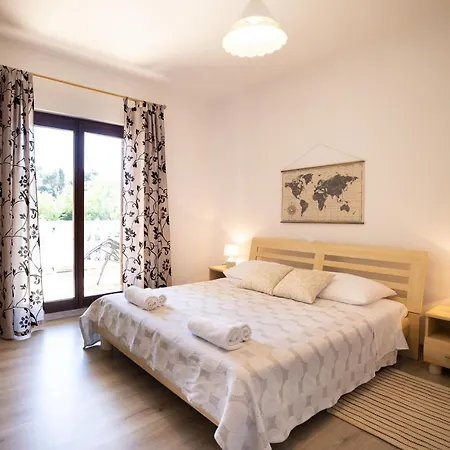 Apartments And A Room Ina 3*