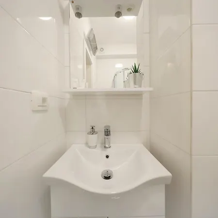 Apartments And A Room Ina Zadar