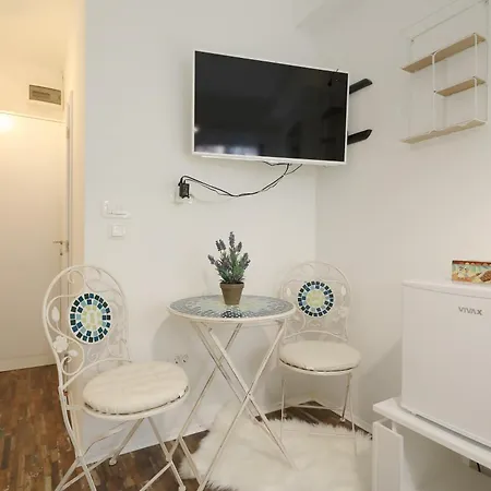 Guest house Apartments And A Room Ina 3*