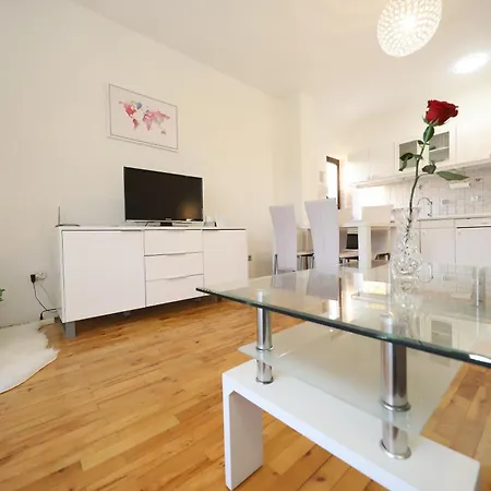 Apartments And A Room Ina Zadar