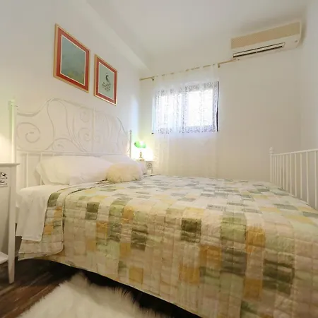 Apartments And A Room Ina Zadar
