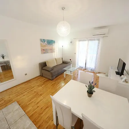 Guest house Apartments And A Room Ina