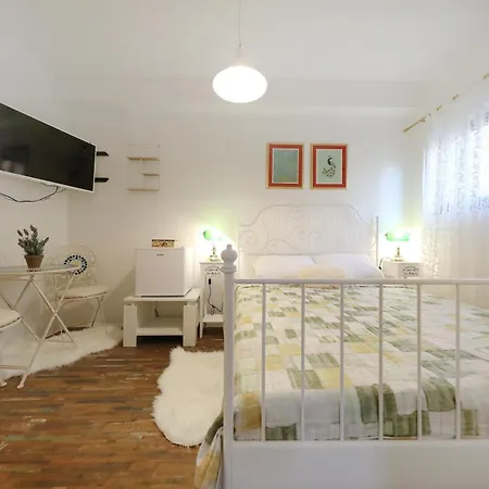 Apartments And A Room Ina Zadar