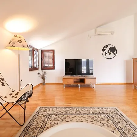 Gostinjska kuća Apartments And A Room Ina Zadar