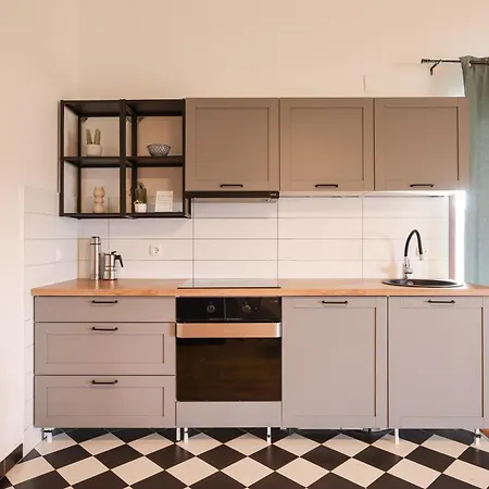 Apartments And A Room Ina Gasthof Zadar