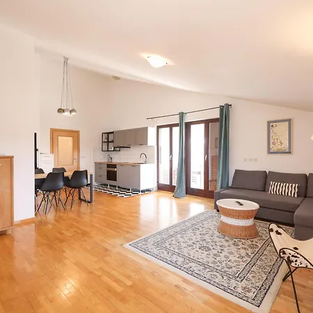 Gostinjska kuća Apartments And A Room Ina Zadar