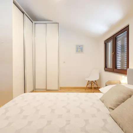 Apartments And A Room Ina 3*