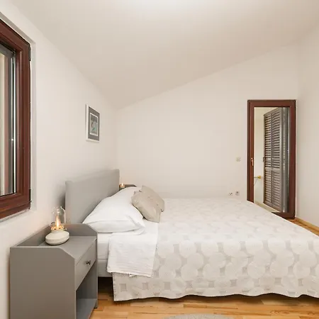 Apartments And A Room Ina Zadar