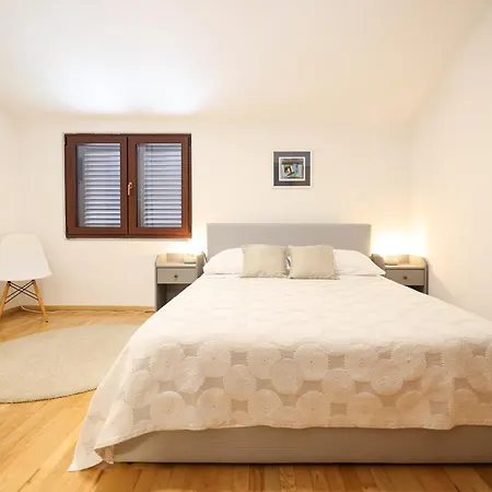 Apartments And A Room Ina 3* Zadar