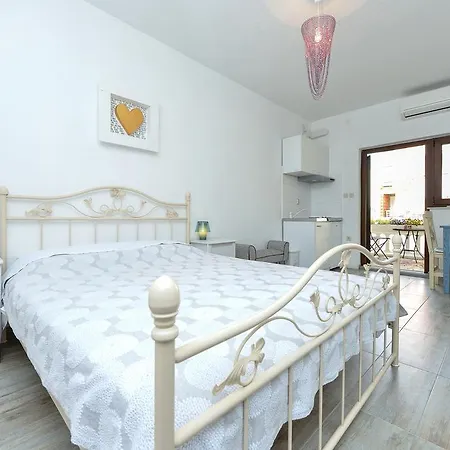 Guest house Apartments And A Room Ina 3*