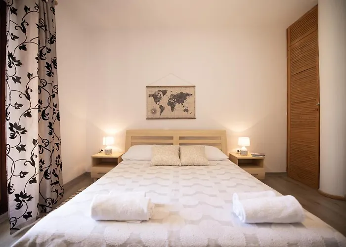 Apartments And A Room Ina 3*