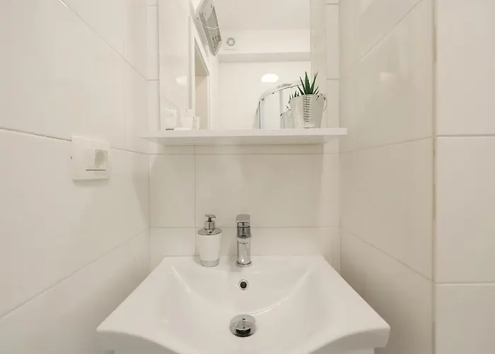 Apartments And A Room Ina Zadar