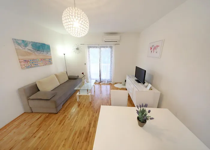 Guest house Apartments And A Room Ina 3*