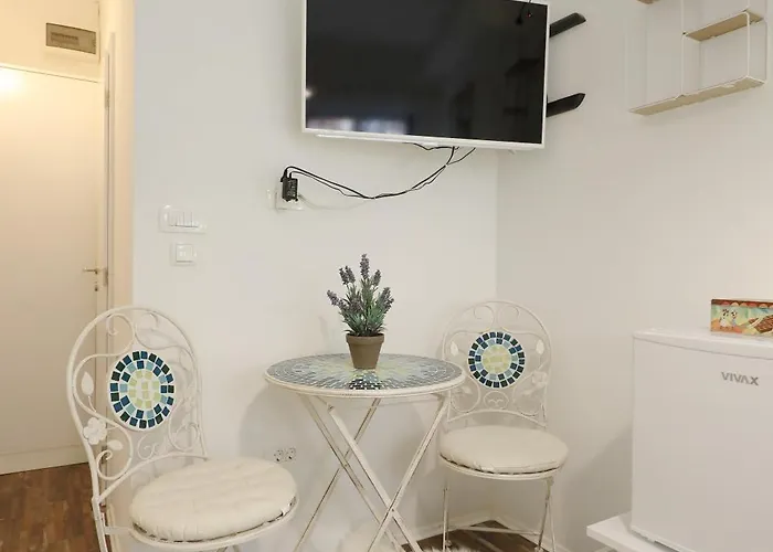 Guest house Apartments And A Room Ina 3*