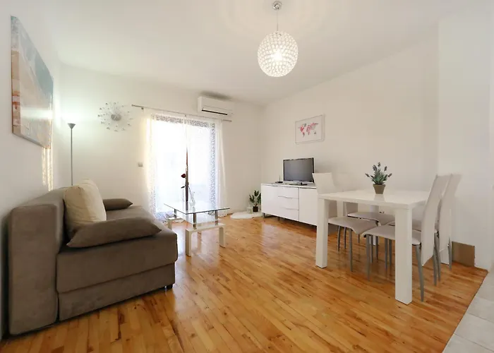 Guest house Apartments And A Room Ina 3*