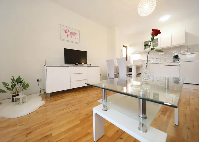 Apartments And A Room Ina Zadar