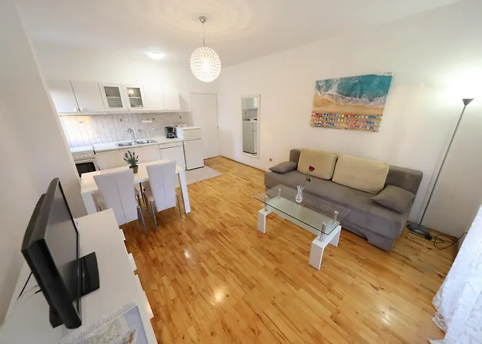 Guest house Apartments And A Room Ina 3*