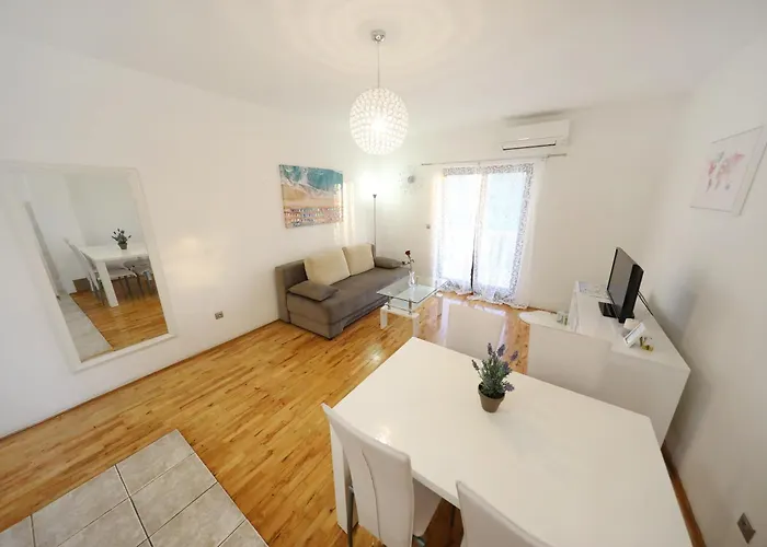 Guest house Apartments And A Room Ina