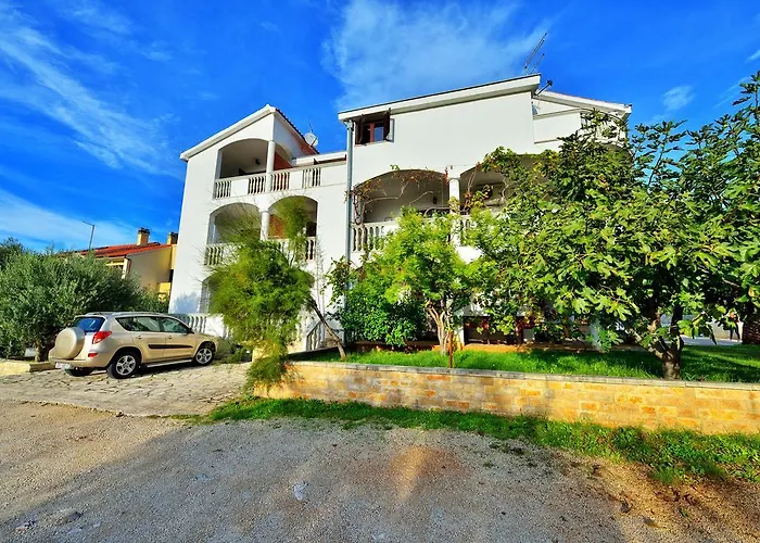 Guest house Apartments And A Room Ina 3*