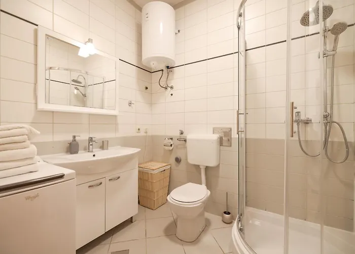 Apartments And A Room Ina 3*