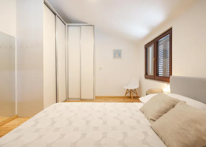 Apartments And A Room Ina 3*