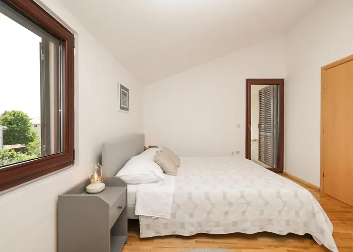 Apartments And A Room Ina Zadar