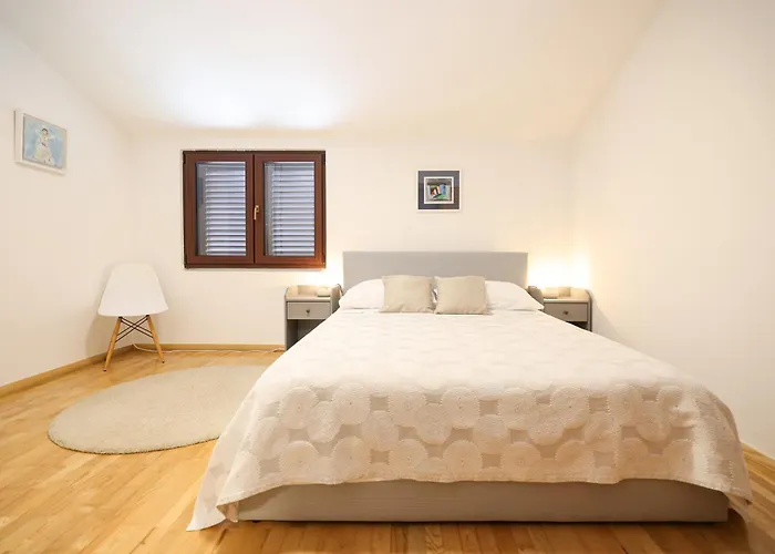 Apartments And A Room Ina 3* Zadar