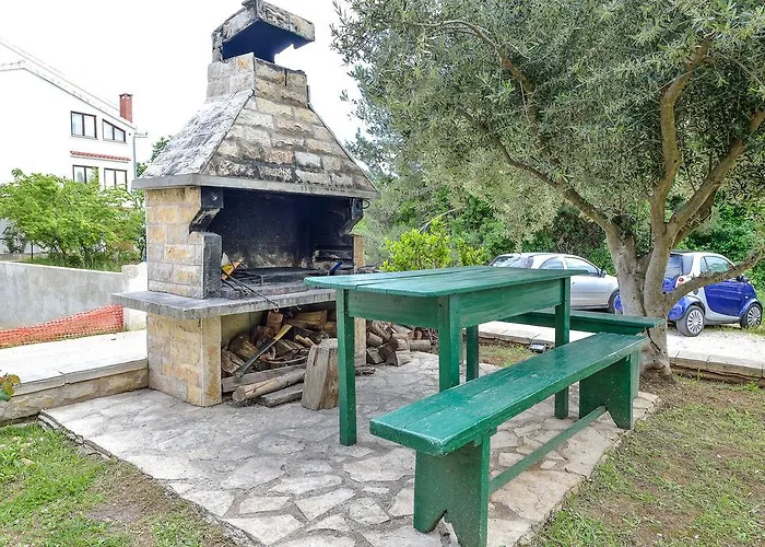 Apartments And A Room Ina