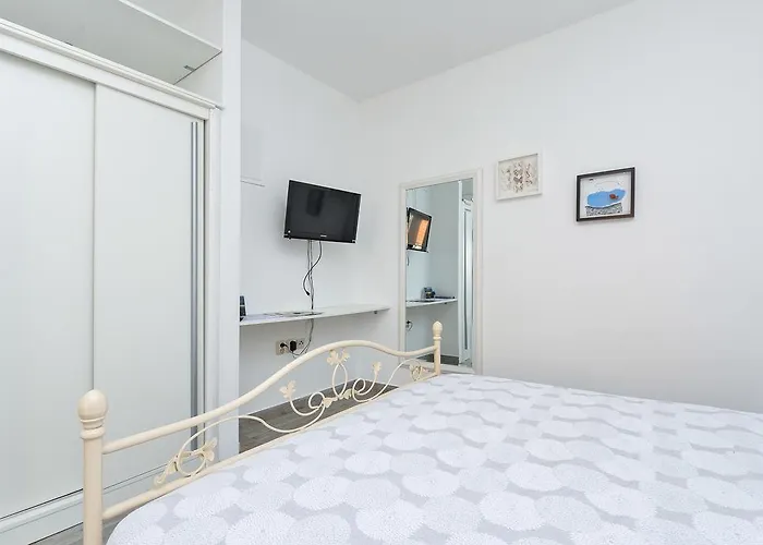 And A Ina Задар