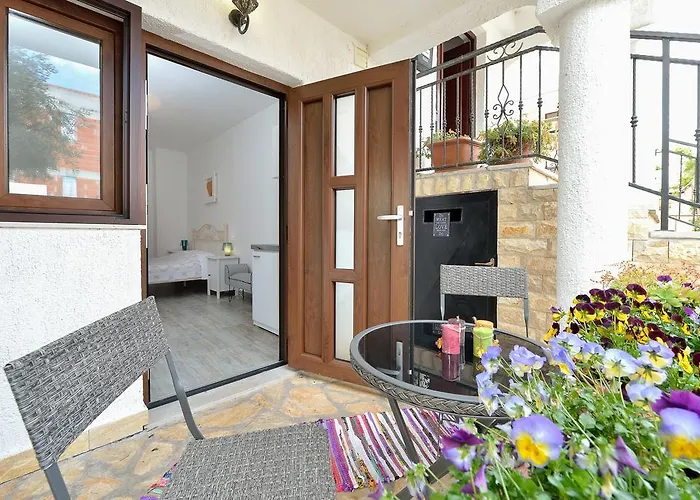 Guest house Apartments And A Room Ina 3*