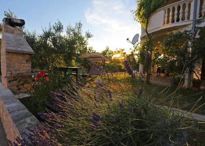 Guest house Apartments And A Room Ina Zadar