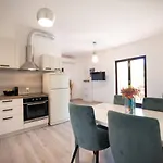 And A Ina Πανσιόν Ζαντάρ