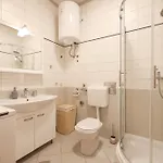 Apartments And A Room Ina 3*