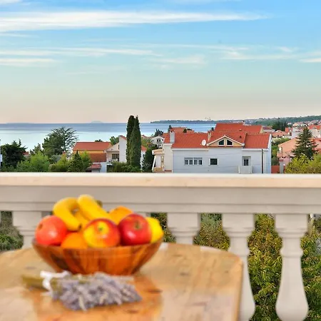 Πανσιόν And A Ina Ζαντάρ
